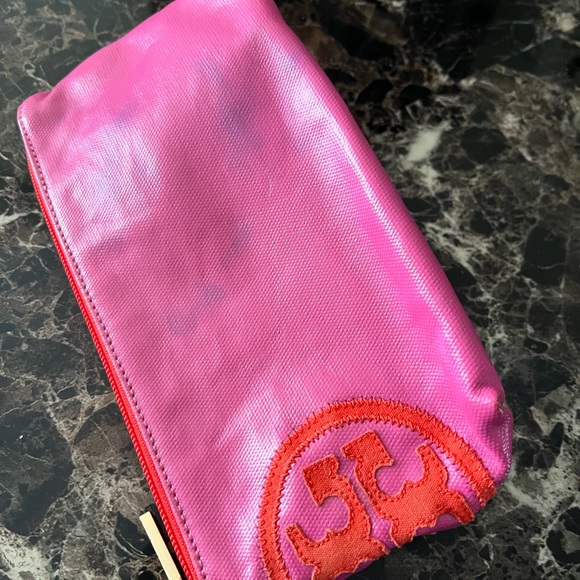 Tory Burch make up bag🩷 - Picture 2 of 4